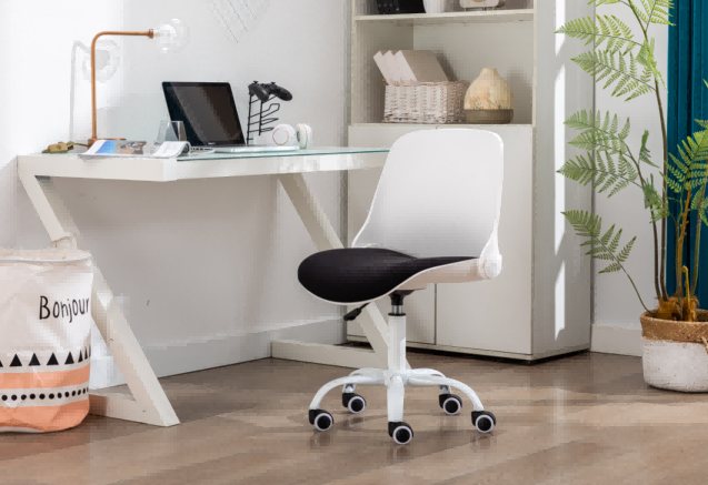 white plastic foldable chair.png